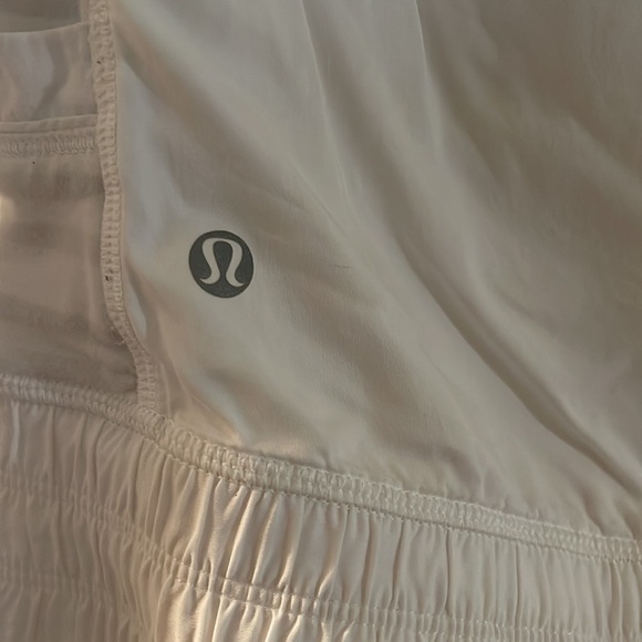 Lululemon Jacket Size 2 In Excellent Condition ❤️‍🔥❤️‍🔥 - Picture 3 of 4